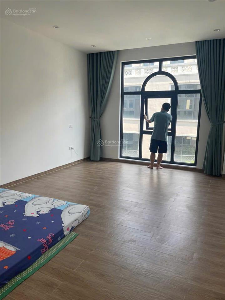 Hàng hot! cho thuê cọ xanh xẻ khe 78m2. full đồ sẵn vào ở ngay. gần công viên, bể bơi.