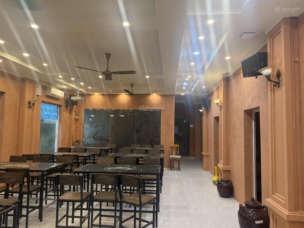 Nhượng hoặc cho thuê gấp nhà hàng full setup 385 ngõ 385 hoàng quốc việt