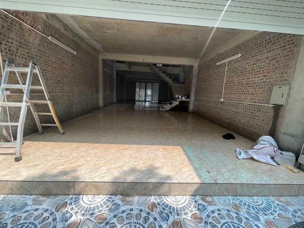 Cho thuê nhà 4 tầng 120m2, giá 10tr12tr làm kho và bán hàng online