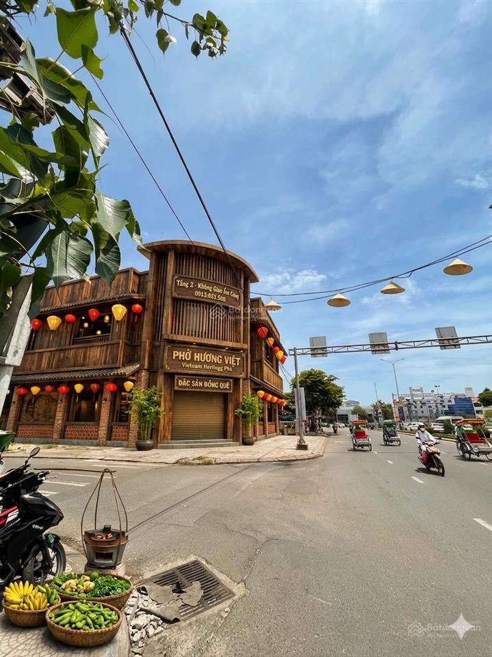 Góc 2 mặt tiền nguyễn tri phương nhà 3 tầng ( sd 1000m2 )