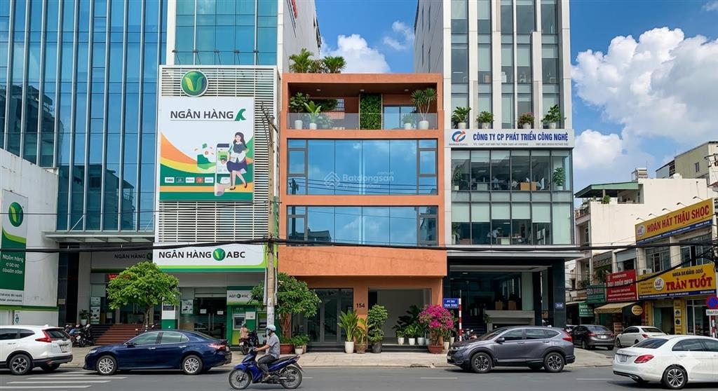 Bán nhà nguyễn văn linh 3 tầng  giá 3x tỷ