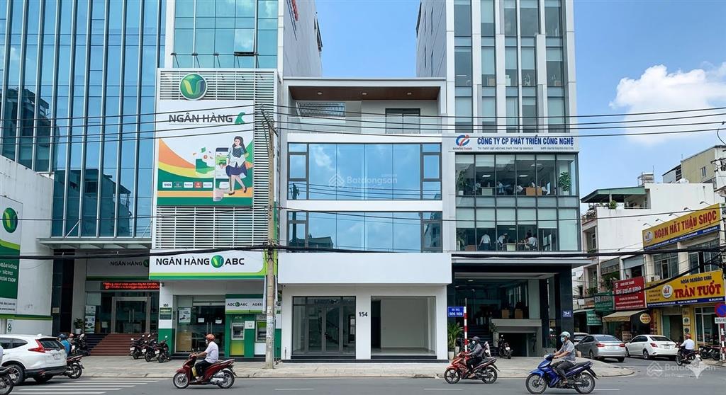 Bán nhà nguyễn văn linh 3 tầng  giá 3x tỷ