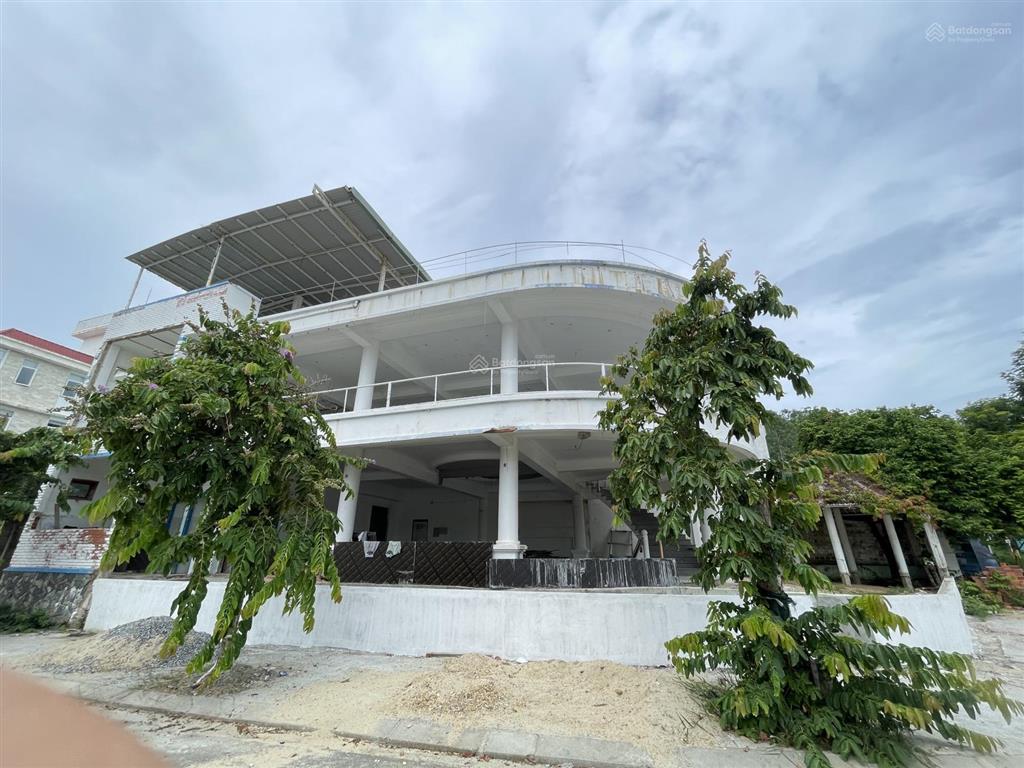 Cho thuê nhà 2 mặt tiền view biển lương hữu khánh, sơn trà (dtsd 700m2)