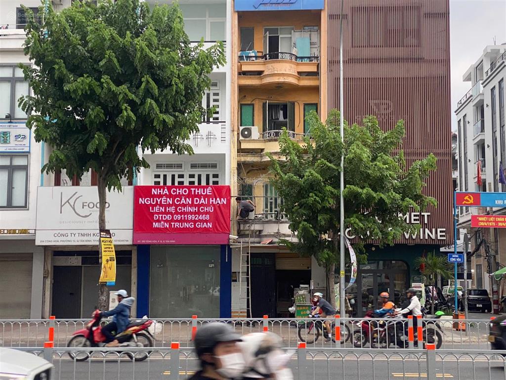 Cho thuê ngay nhà nguyên căn mặt tiền 202 cộng hòa  3 tầng + sân thượng  vị trí kinh doanh đẹp