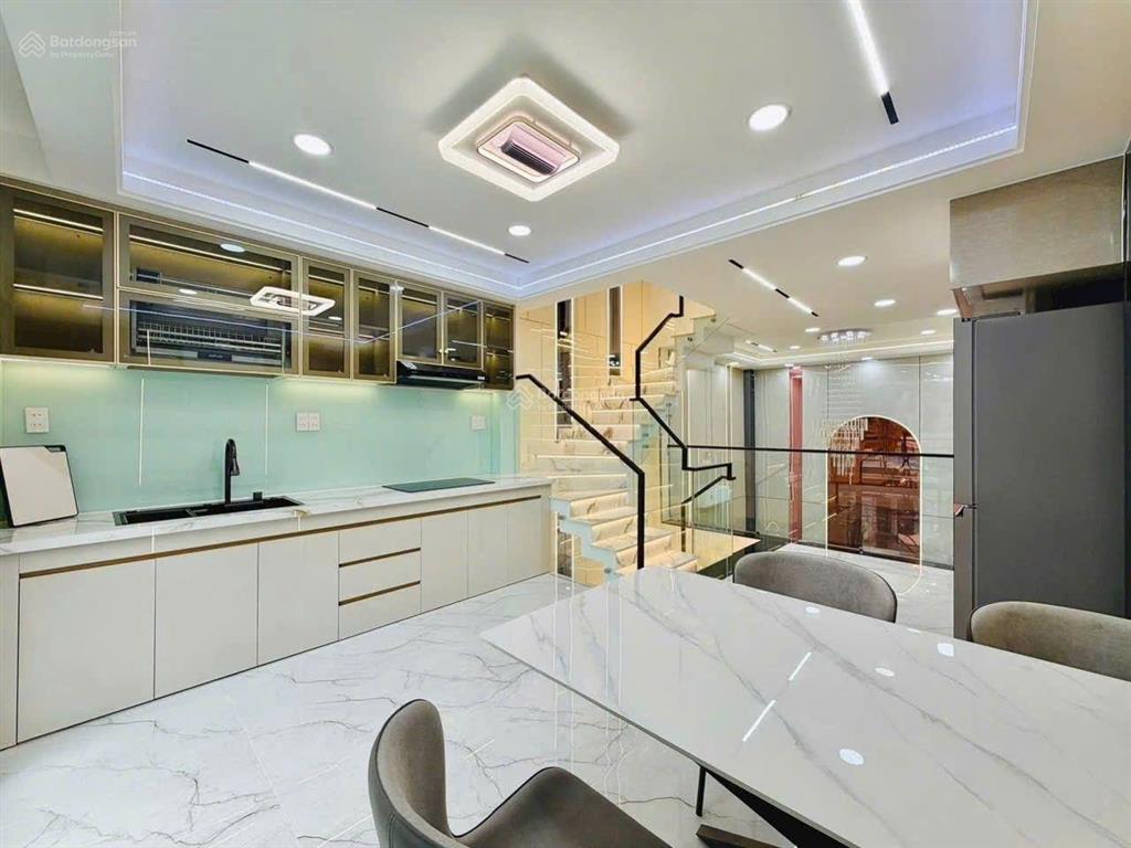 Nhà xây mới. giá cực rẻ . có giá tốt khi khách làm việc bên em . 0937 936 *** mr ngân