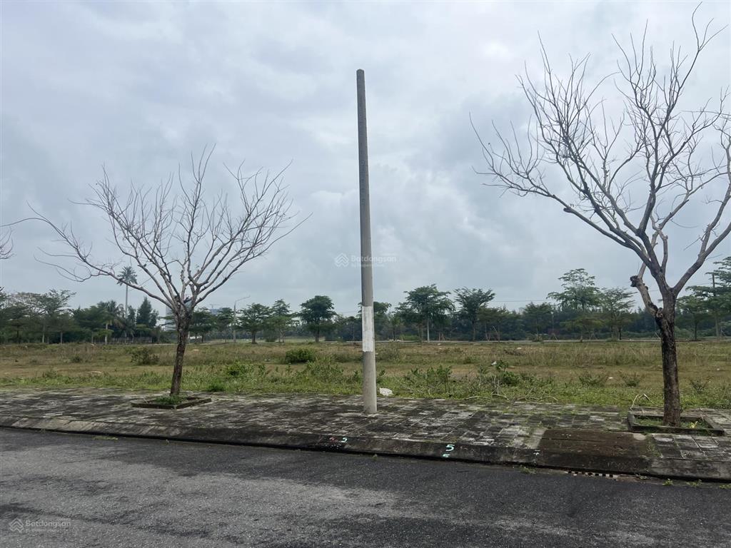 Tôi chính chủ kđt số 4 lô ngang 6m sát sông cần bán gấp