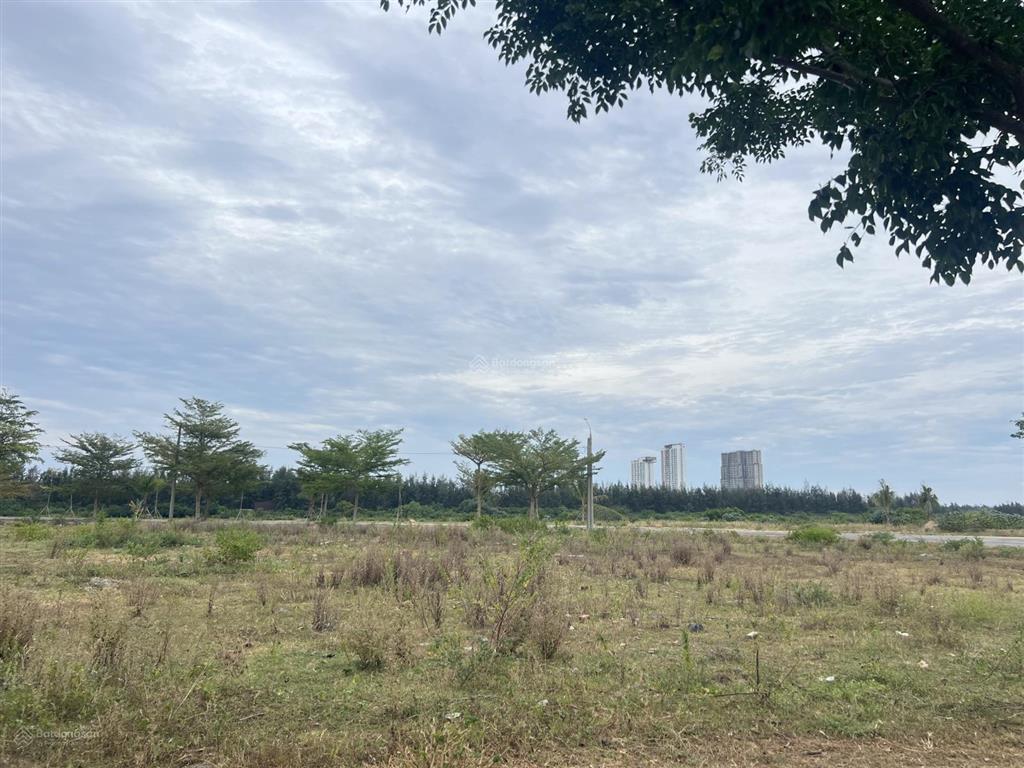Cần bán gấp lô 90m2 hướng nam sát sông
