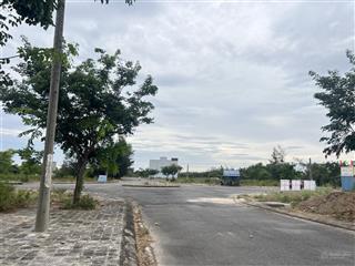 Cần bán gấp lô 90m2 hướng nam sát sông