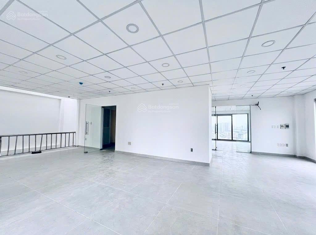 221 223 225 lý tự trọng, p. bến thành, q1  diện tích 12 x 20m trệt 4 lầu st tm  450 triệu/tháng