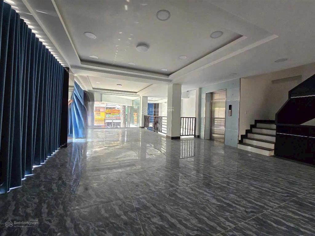 Góc 2mt 476 nguyễn chí thanh  nguyễn kim, p. 7, q. 10 8x18m. 1 hầm, 1 trệt, 1 lửng, 5 lầu, tm