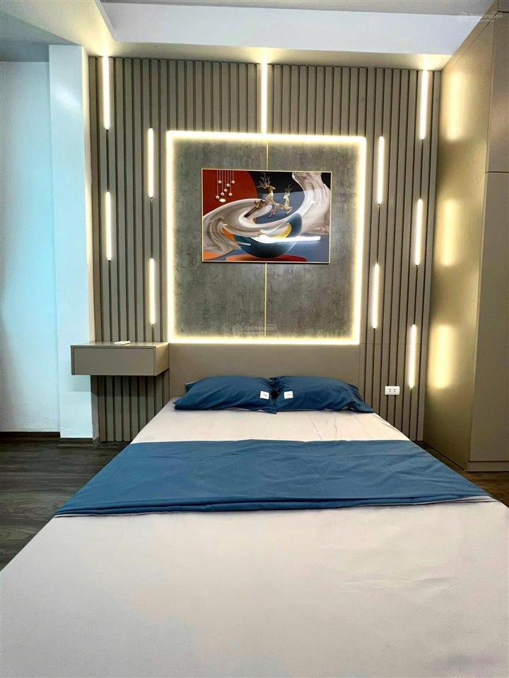 Bán gấp tòa chdv cao cấp cầu giấy , giá tốt. dòng tiền 280tr/ tháng lô góc 2 thoáng, 156m2 x9 tầng.