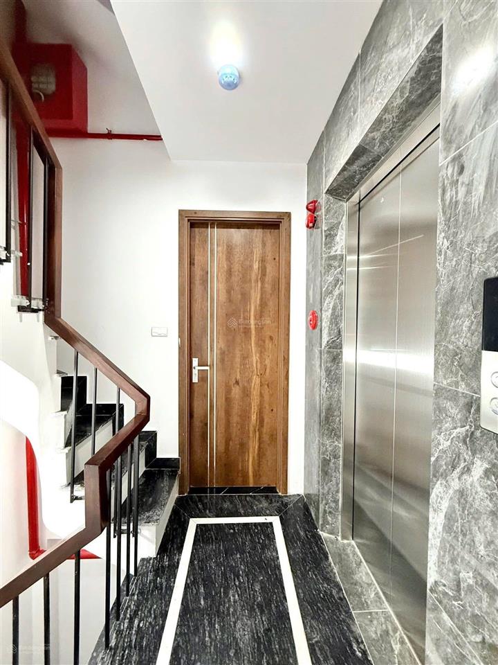 Chdv cao cấp cầu giấy, ô tô vào nhà, cho thuê 120tr/ tháng 80m2 24 pn full nội thất.