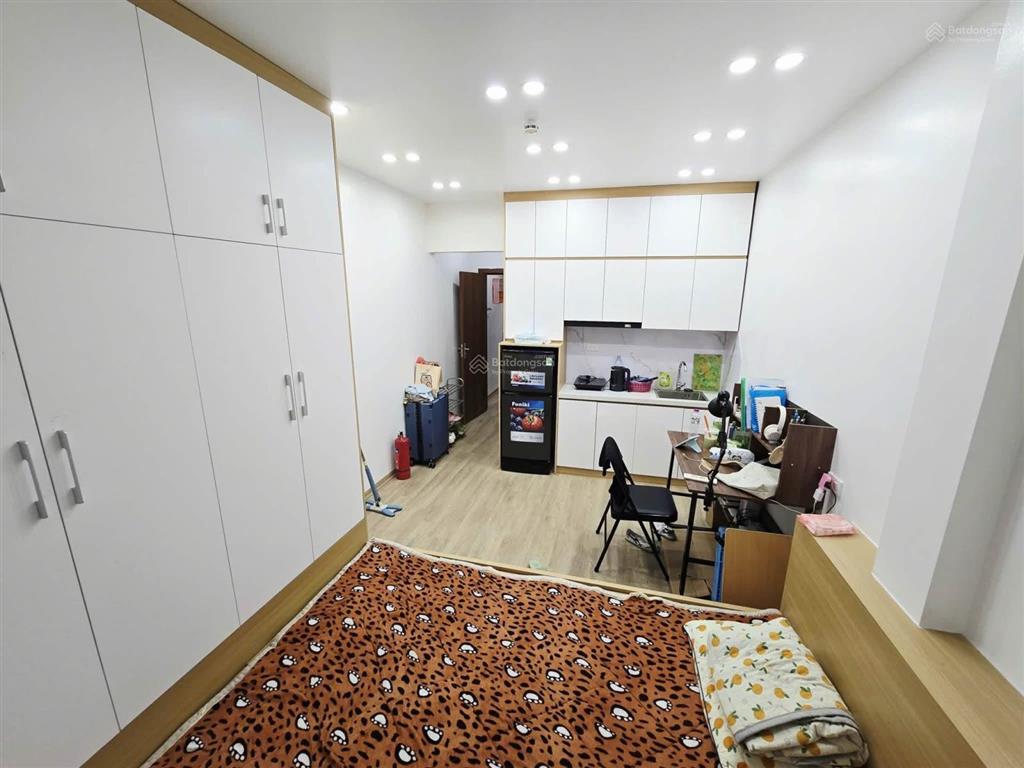 Chỉ 180 triệu / m2 gồm nhà 5 tầng, 8 phòng cho thuê, trung tâm triều khúc, đông sinh viên.