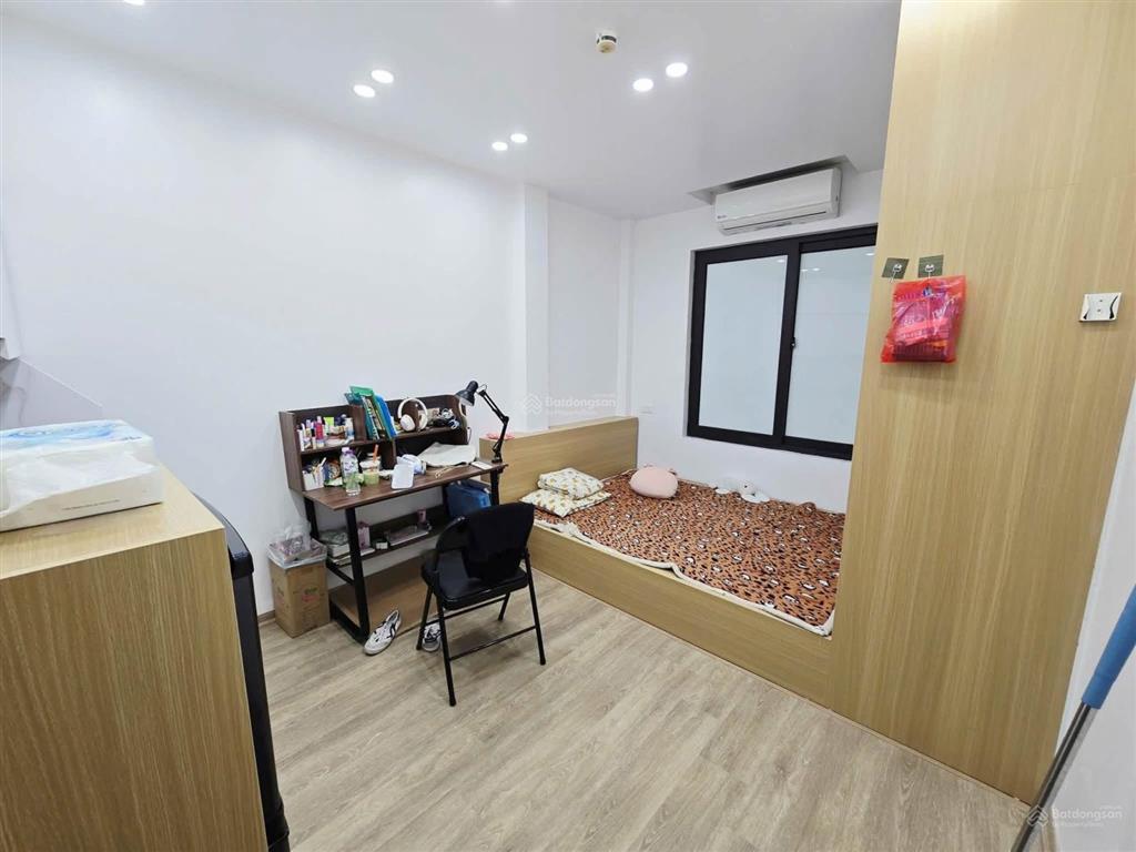 Chỉ 180 triệu / m2 gồm nhà 5 tầng, 8 phòng cho thuê, trung tâm triều khúc, đông sinh viên.