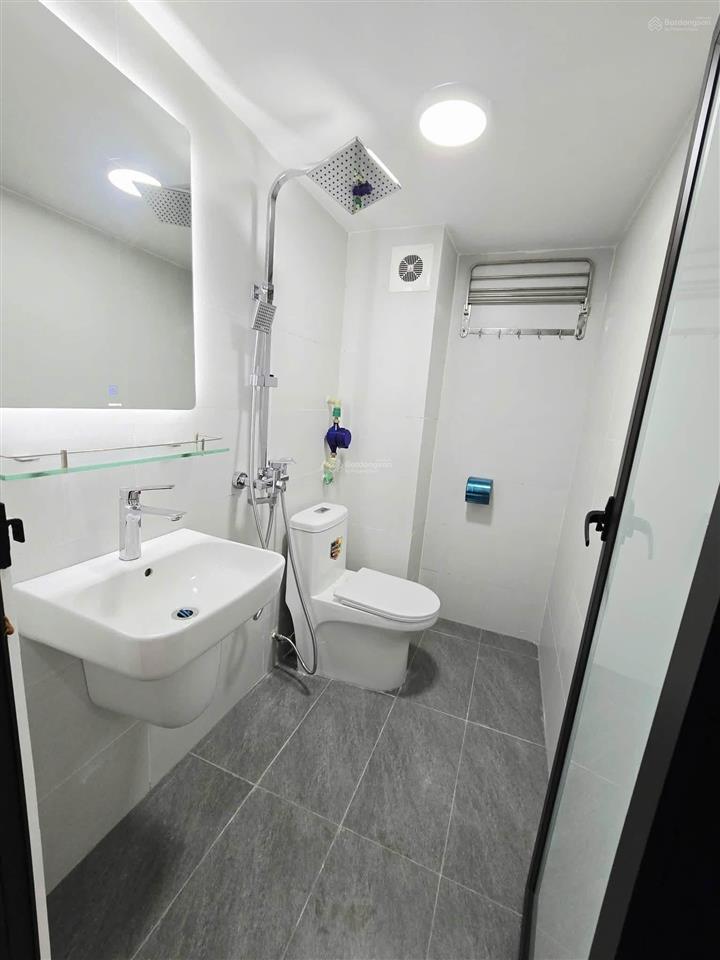 Chỉ 180 triệu / m2 gồm nhà 5 tầng, 8 phòng cho thuê, trung tâm triều khúc, đông sinh viên.