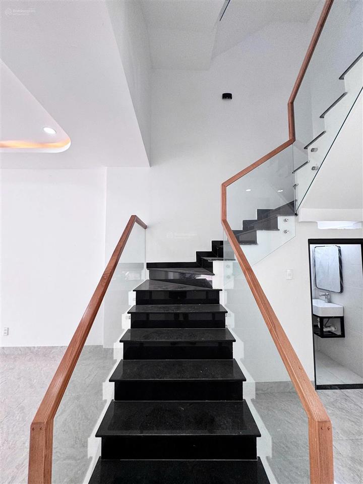 Nhà bán mt nguyễn thành phương 8,2 tỷ nhà 2 lầu 128m2 vị trí kinh doanh giá ngộp bán nhanh