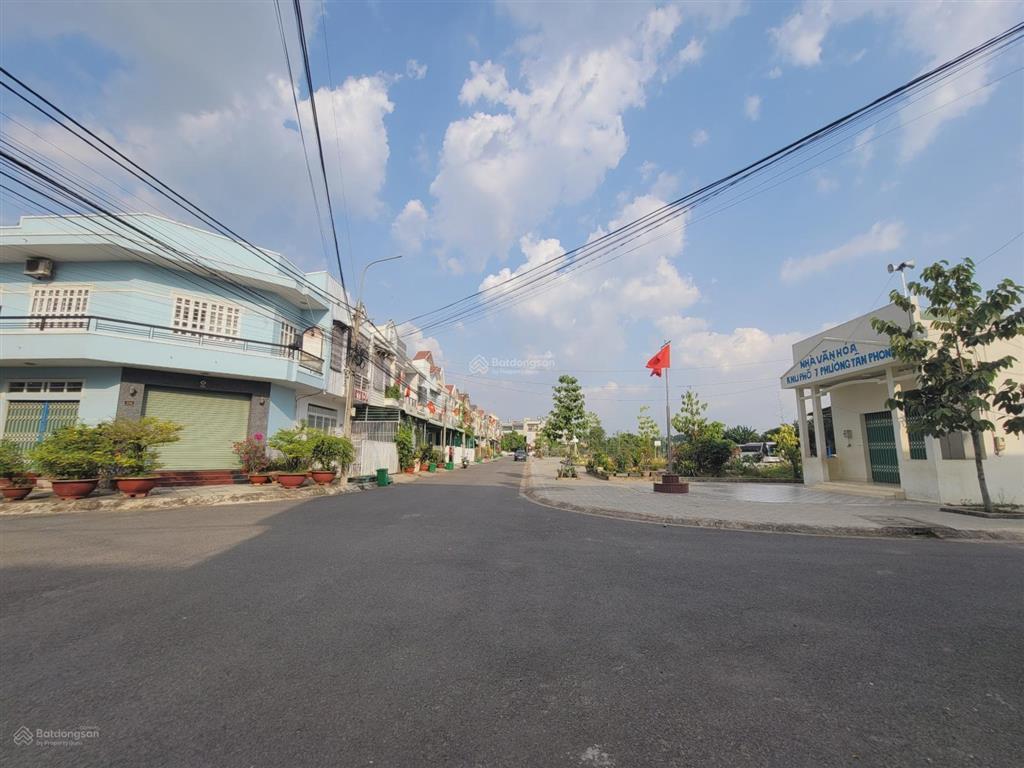 Bán nhà liên kế 5x18m=90m2 kdc tân phong, giá tốt chỉ 4,5 tỷ vị trí đẹp vào ở ngay nhà 1 lầu 3pn