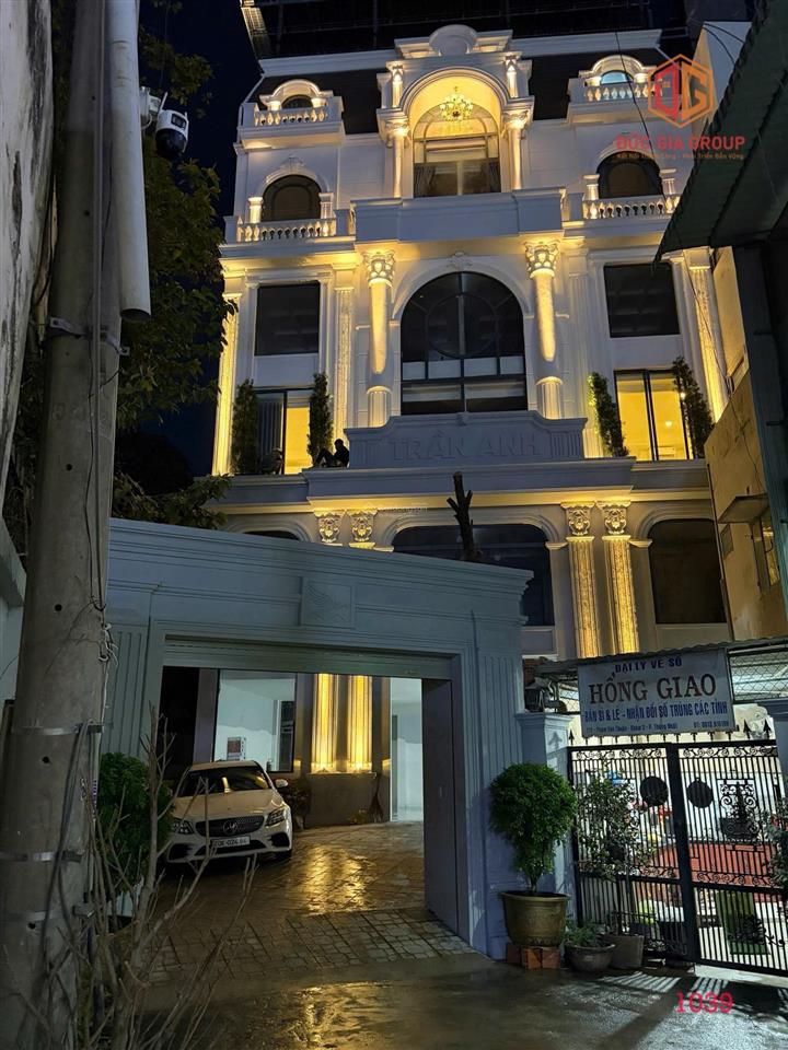 Bán khách sạn 35 tỷ dòng tiền 150tr/th tổng 36 phòng chdv full kín vận hành 1000m2 sử dụng sàn