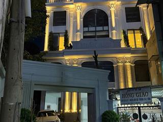 Bán khách sạn 35 tỷ dòng tiền 150tr/th tổng 36 phòng chdv full kín vận hành 1000m2 sử dụng sàn