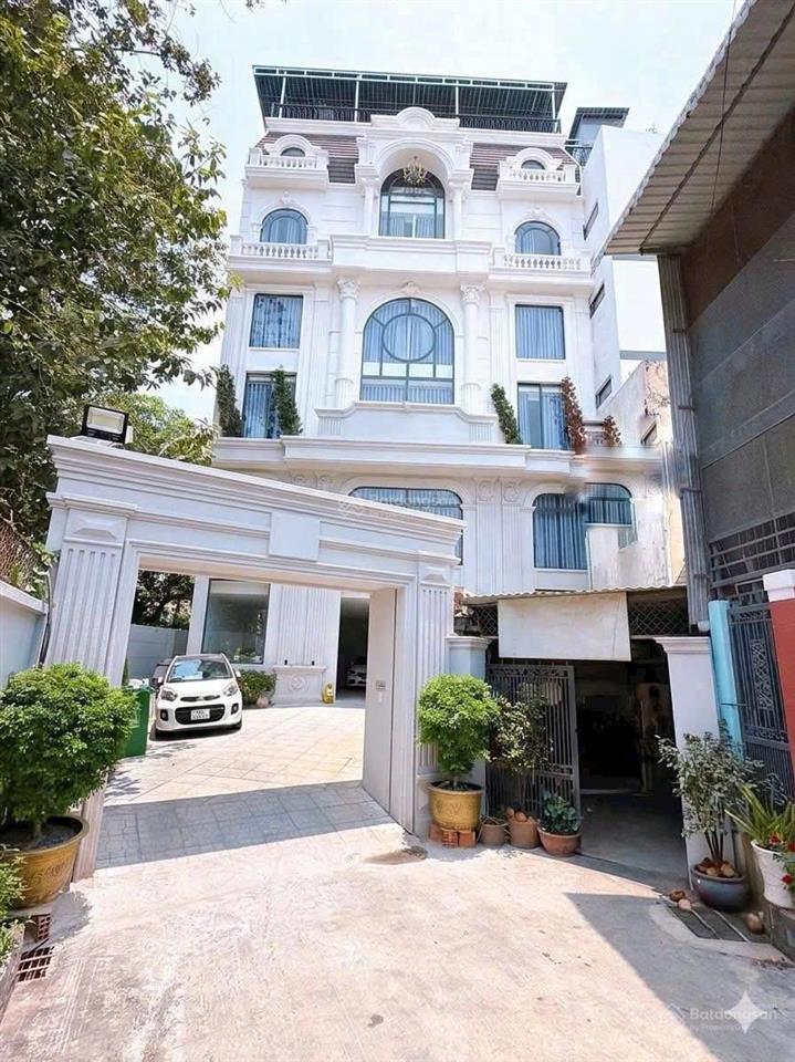 Bán khách sạn 35 tỷ dòng tiền 150tr/th tổng 36 phòng chdv full kín vận hành 1000m2 sử dụng sàn