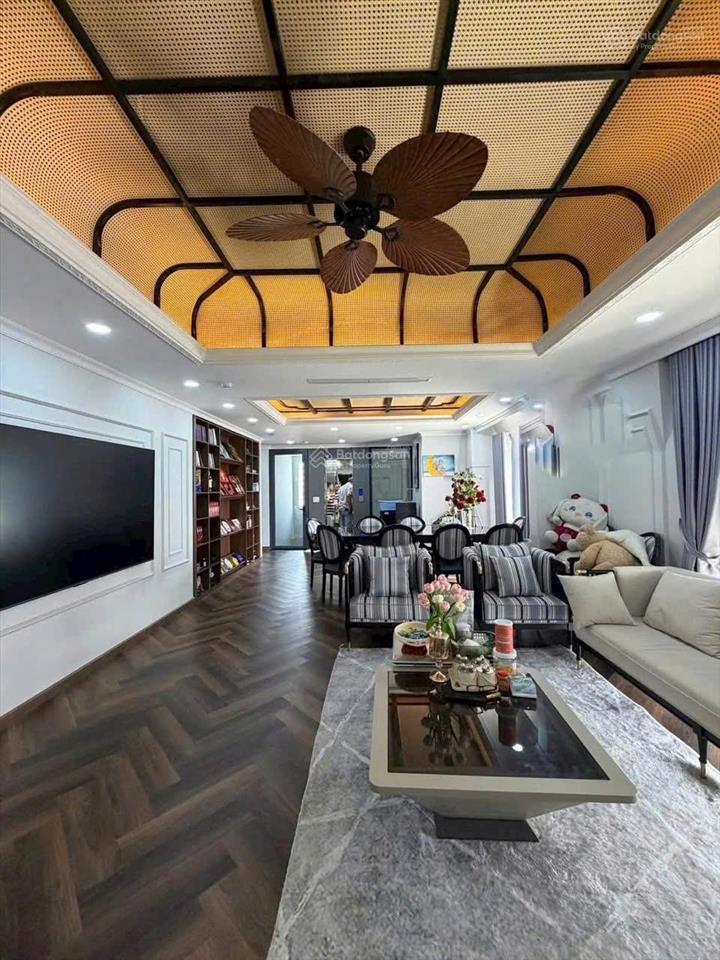 Bán khách sạn 35 tỷ dòng tiền 150tr/th tổng 36 phòng chdv full kín vận hành 1000m2 sử dụng sàn