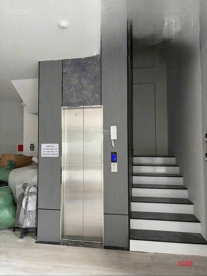 Bán khách sạn 35 tỷ dòng tiền 150tr/th tổng 36 phòng chdv full kín vận hành 1000m2 sử dụng sàn