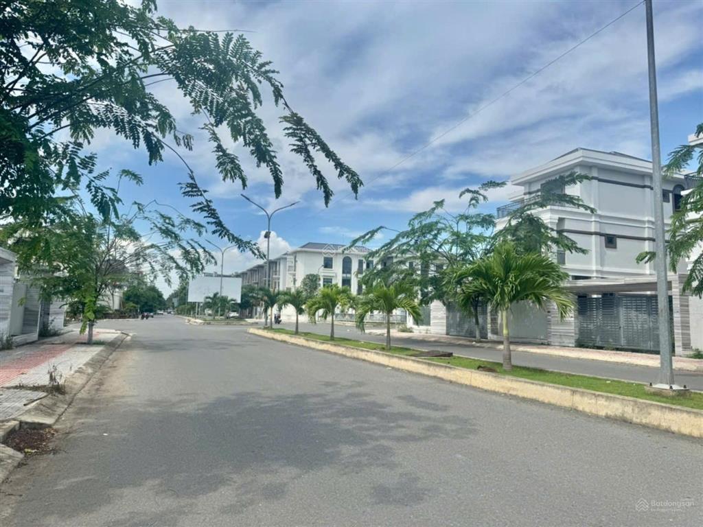Biệt thự xây thô kdc bửu long nhà thô 15 tỷ view đẹp 300m2 đơn lập nhà 2 lầu 6pn hầm xe hơi