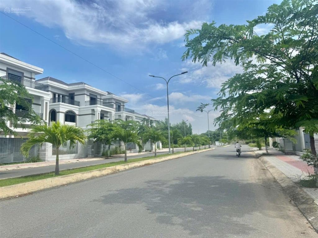 Biệt thự xây thô kdc bửu long nhà thô 15 tỷ view đẹp 300m2 đơn lập nhà 2 lầu 6pn hầm xe hơi