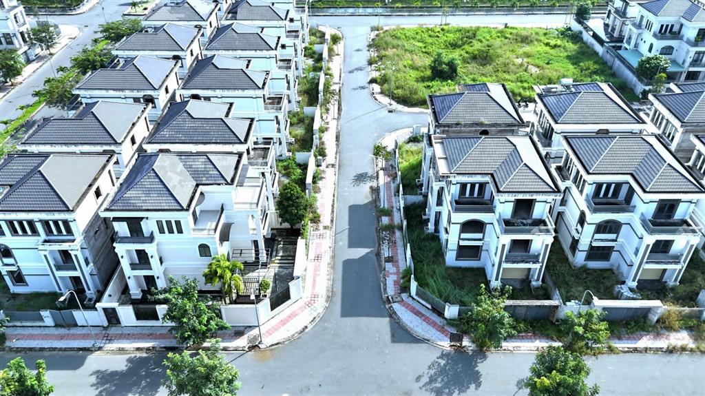 Biệt thự xây thô kdc bửu long nhà thô 15 tỷ view đẹp 300m2 đơn lập nhà 2 lầu 6pn hầm xe hơi