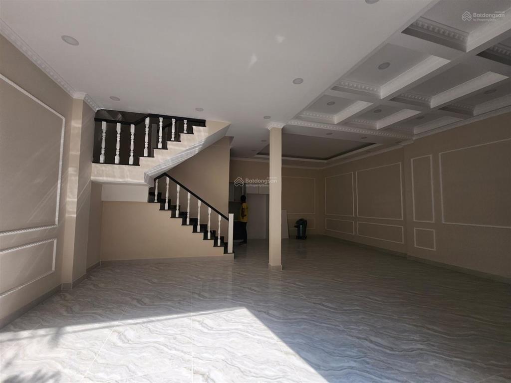 Bán căn góc nhà 1 trệt 2 lầu ngay giáo xứ phúc hải, tân phong đất 70m2 dts hơn 200m2, giá 4,5 tỷ