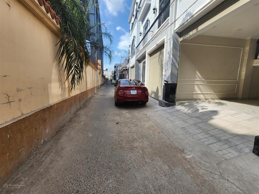 Bán căn góc nhà 1 trệt 2 lầu ngay giáo xứ phúc hải, tân phong đất 70m2 dts hơn 200m2, giá 4,5 tỷ