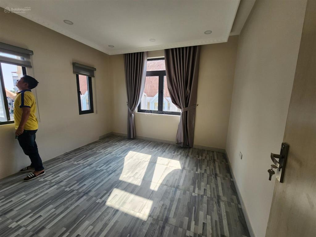 Bán căn góc nhà 1 trệt 2 lầu ngay giáo xứ phúc hải, tân phong đất 70m2 dts hơn 200m2, giá 4,5 tỷ