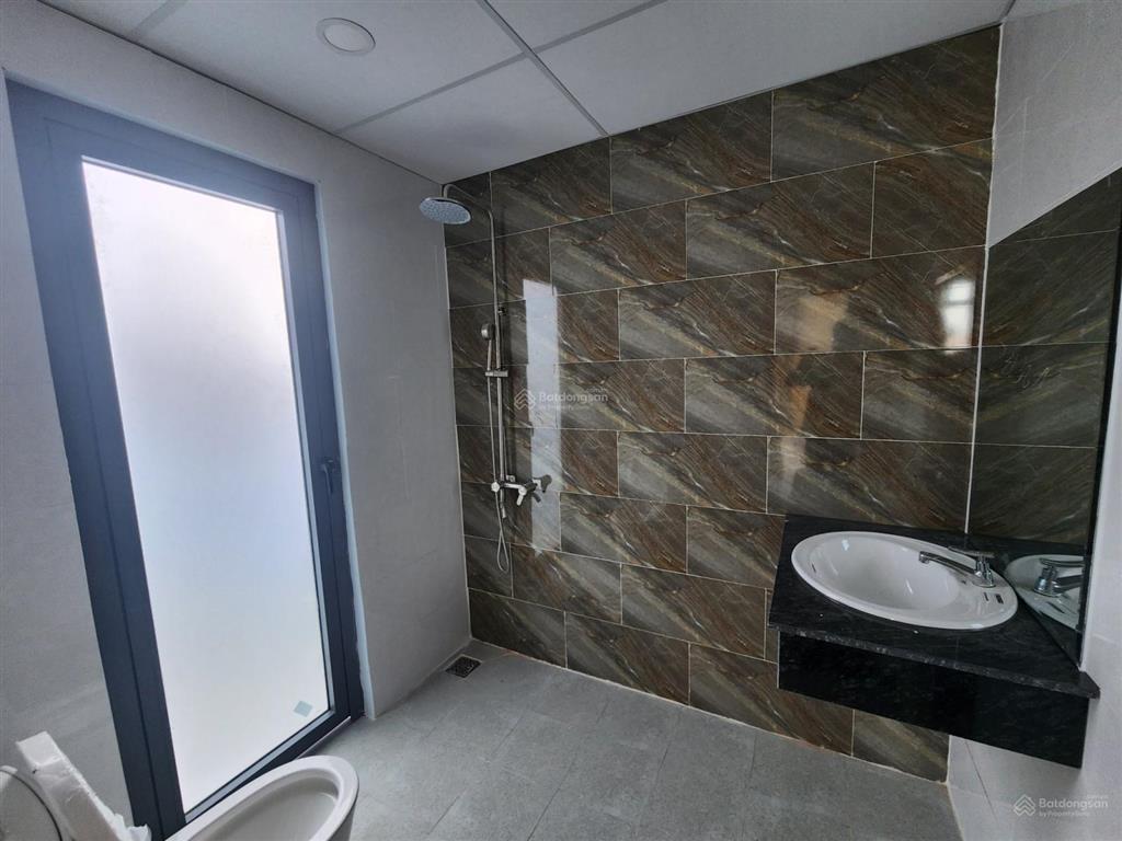 Bán căn góc nhà 1 trệt 2 lầu ngay giáo xứ phúc hải, tân phong đất 70m2 dts hơn 200m2, giá 4,5 tỷ