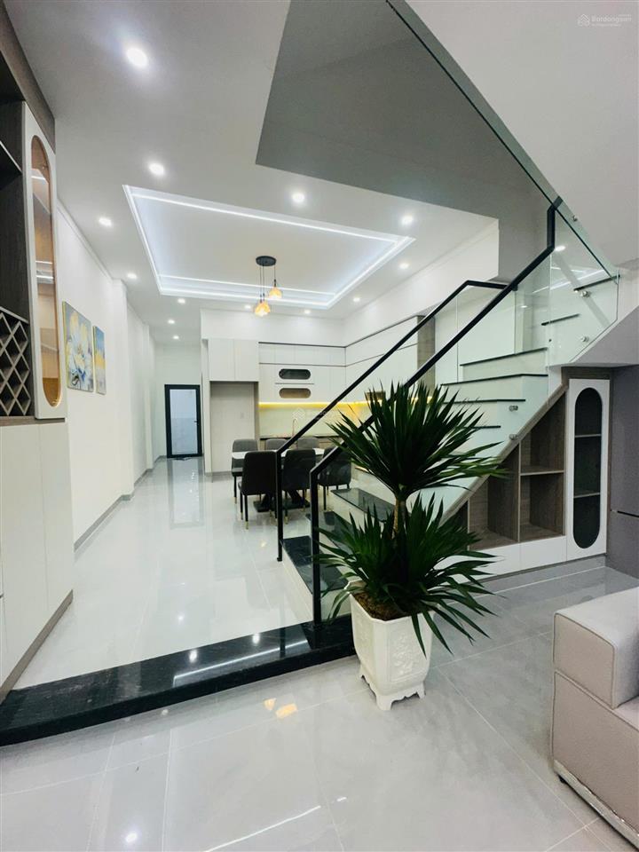 Nhà xây mới hoàn công vị trí 2 hoàng minh chánh 2 lầu giá 4,8 tỷ dọn vào ở ngay giá cực tốt