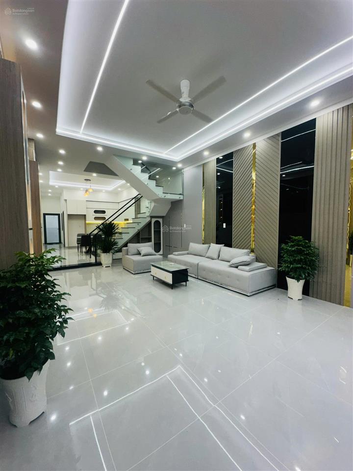 Nhà xây mới hoàn công vị trí 2 hoàng minh chánh 2 lầu giá 4,8 tỷ dọn vào ở ngay giá cực tốt