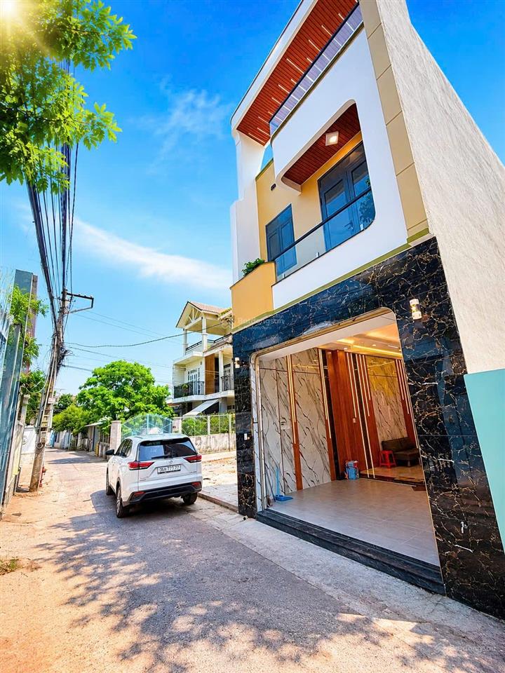 Nhà bán p. bửu hòa mới xây hiện đại 3,68 tỷ 1 trệt 1 lầu 66m2 hoàn công đầy đủ xe hơi tận cửa
