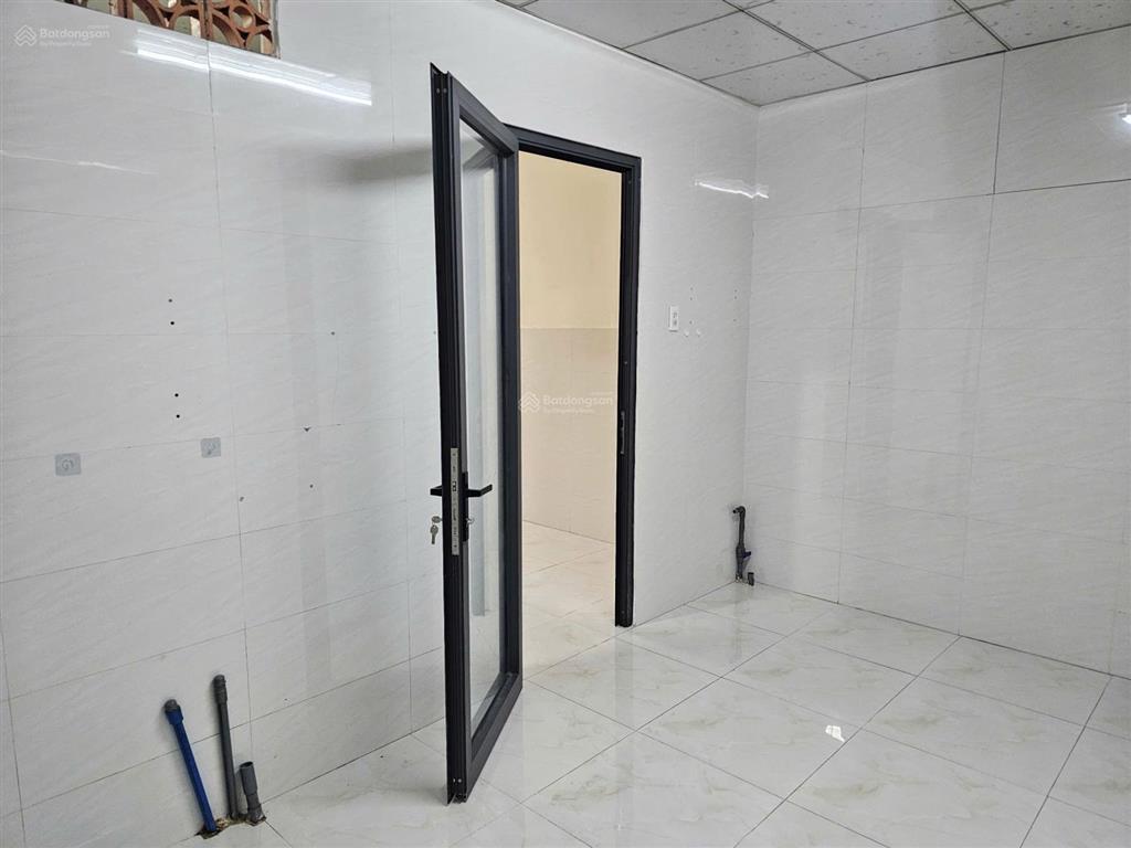 Nhà 4 tỷ song ngữ lạc hồng cấp 4 sân xe hơi 81m2 gồm 2pn sổ riêng giá tốt vào ở ngay