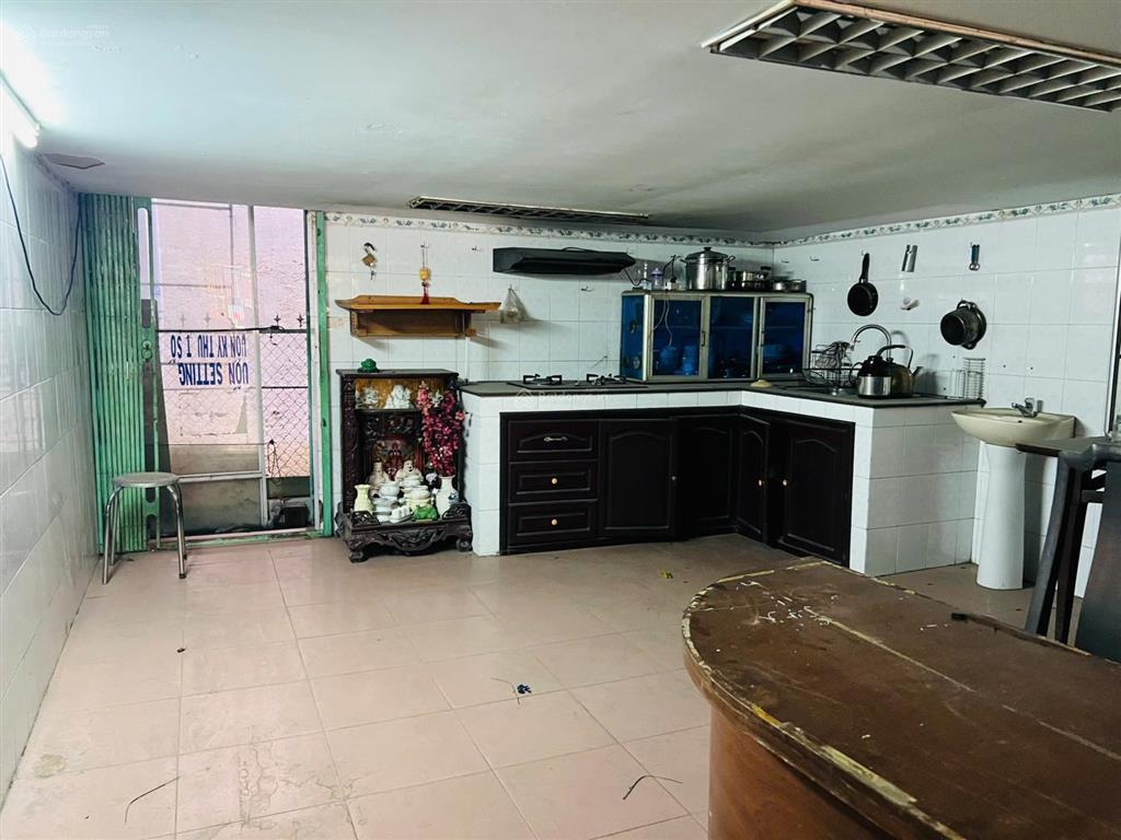 Nhà 3 lầu gần vòng xoay cầu hang 5,3 tỷ mặt tiền ql1k sổ sẵn hoàn công dòng tiền cho thuê cực tốt