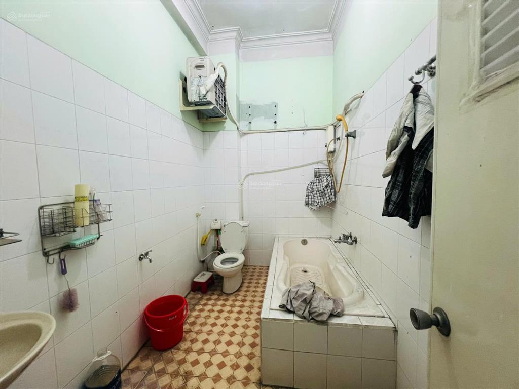 Nhà 3 lầu gần vòng xoay cầu hang 5,3 tỷ mặt tiền ql1k sổ sẵn hoàn công dòng tiền cho thuê cực tốt