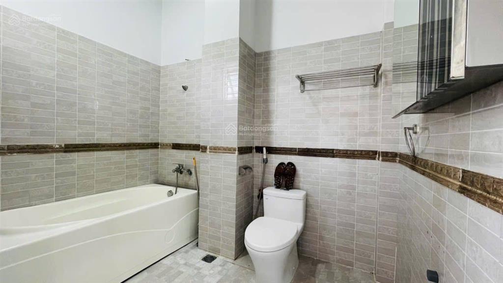 Nhà bán đường d3 khu d2d giá 7,7 tỷ nhà 3 lầu sổ hoàn công 228m2 sàn đối diện mầm non thống nhất