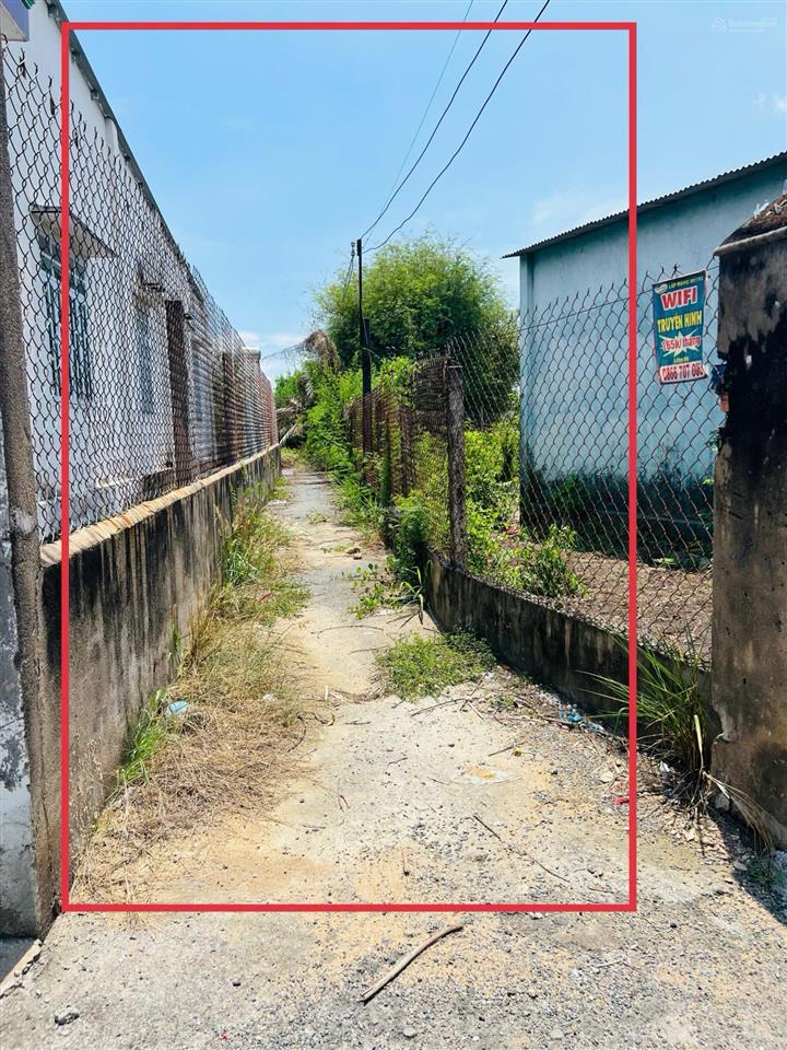 Đất bán thạnh phú gần chợ hơn 600m2 hẻm cây dầu có 300m2 thổ cư, giá 2,8 tỷ phù hợp xây nhà vườn