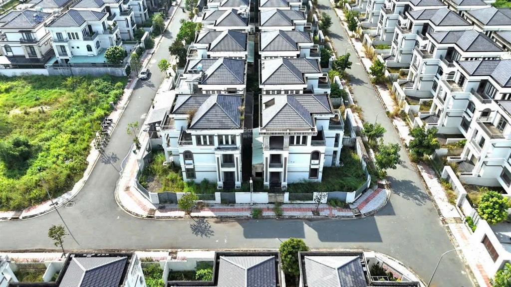 Nhà thô đường e4 kdc bửu long 3 giá 4,6 tỷ nhà 2 lầu sổ hồng hoàn công tự do hoàn thiện