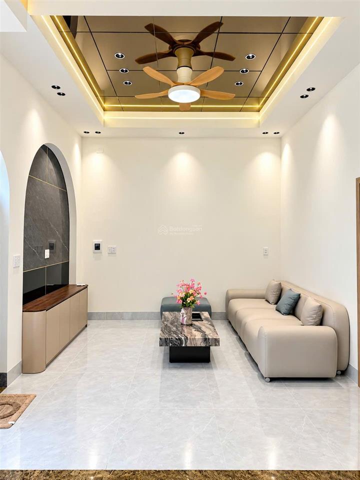 Nhà mới xây 4,15 tỷ ngay co.opmart biên hoà sổ riêng hoàn công vào ở ngay đường rộng 5m cực thoáng