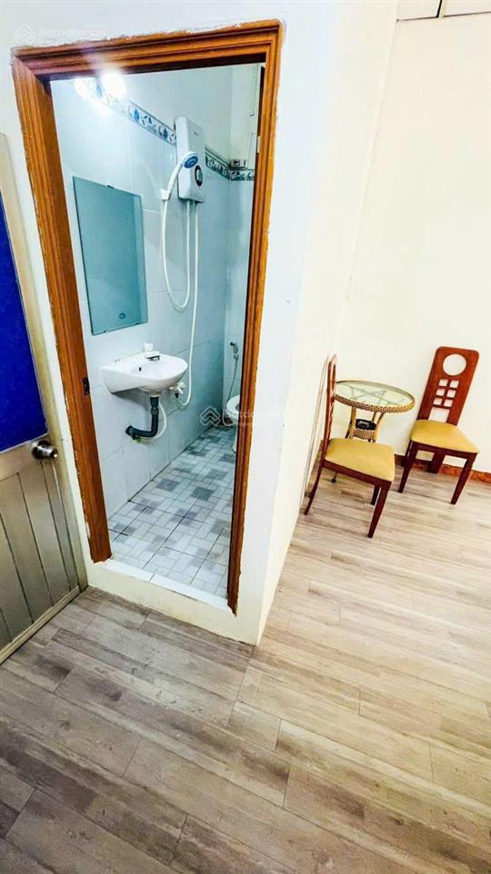 Phòng ban công bếp tách riêng cống quỳnh q1