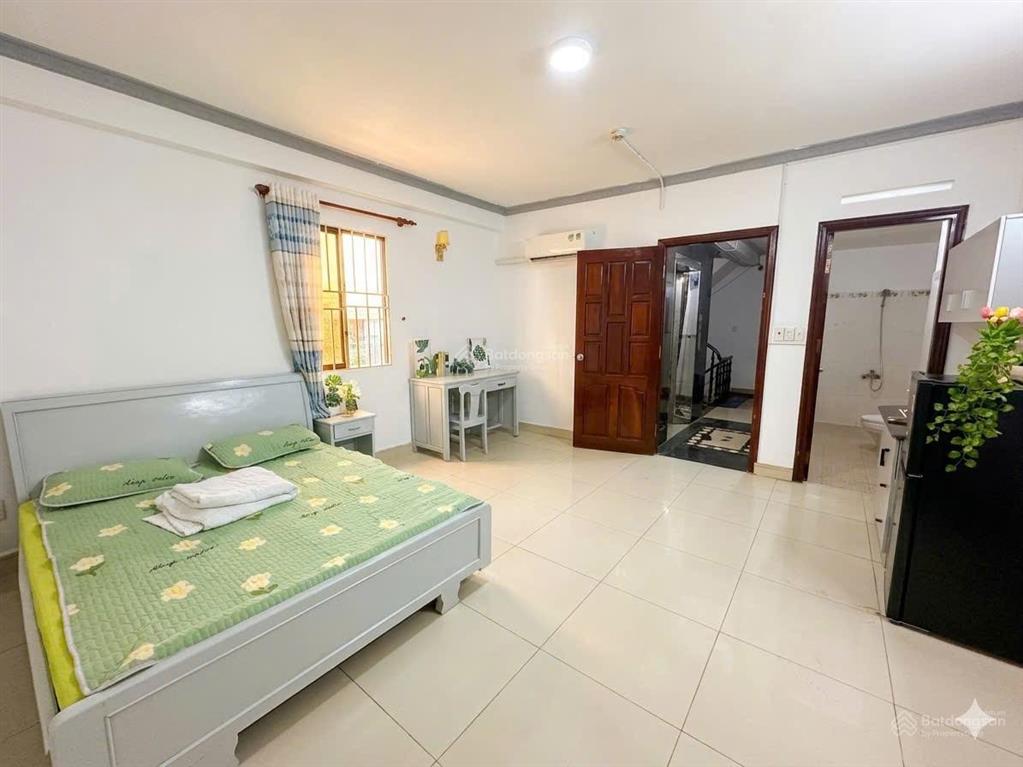 Studio cửa sổ trời thang máy nguyễn văn khối gv