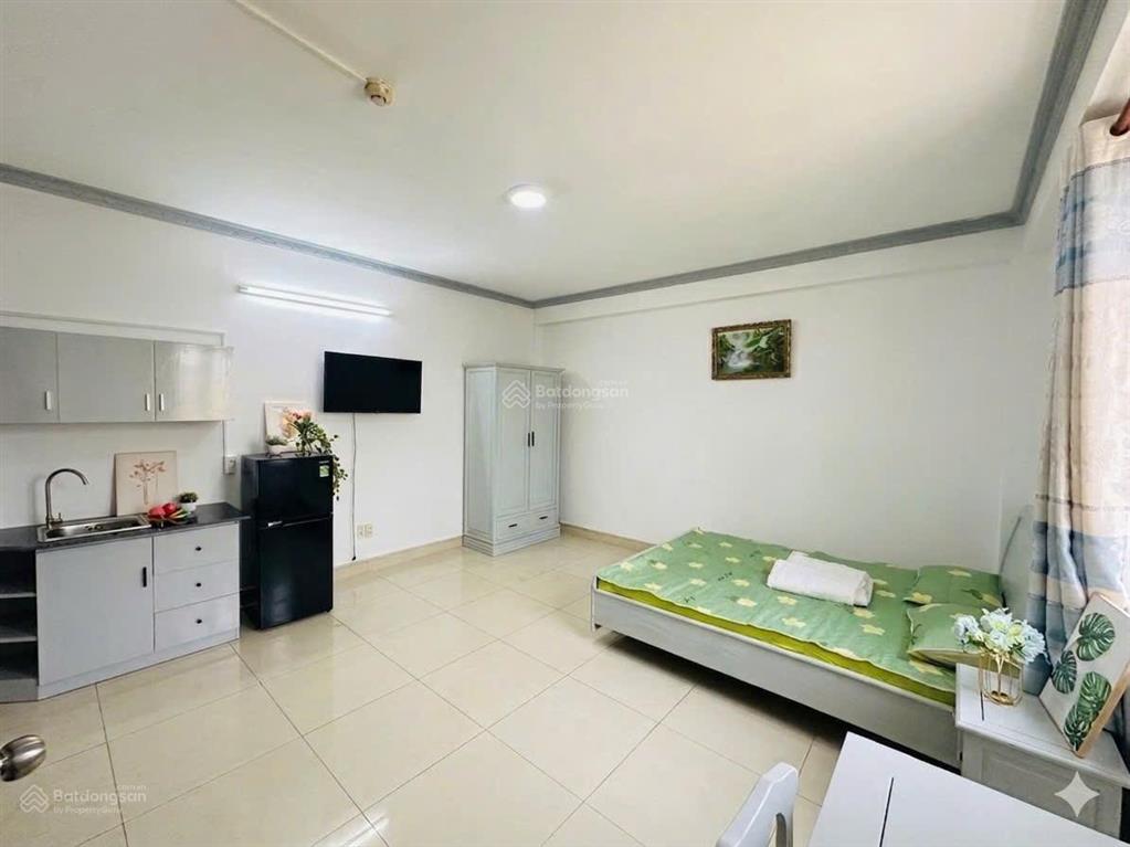 Studio cửa sổ trời thang máy nguyễn văn khối gv