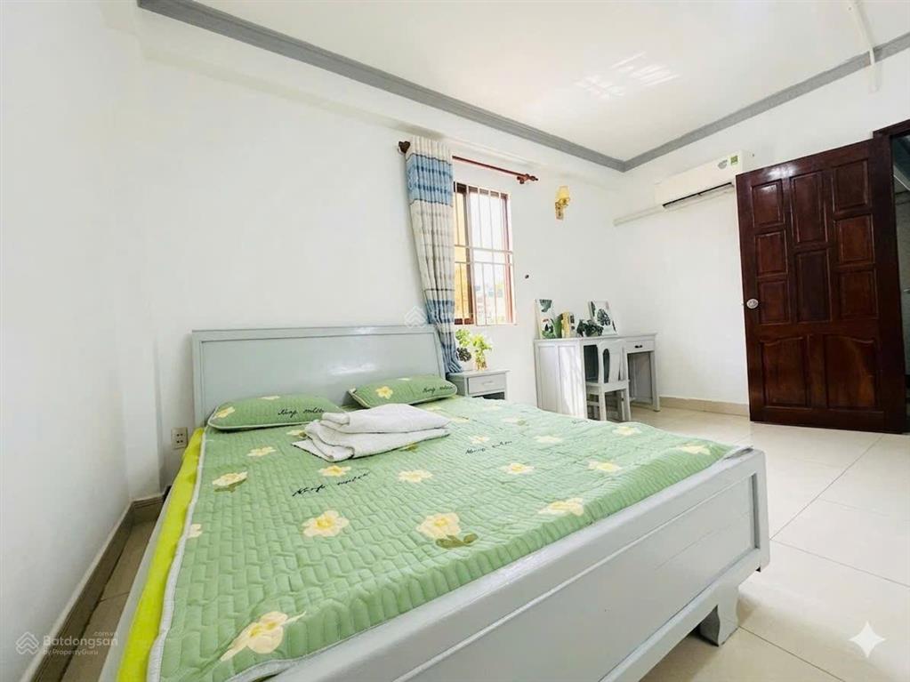 Studio cửa sổ trời thang máy nguyễn văn khối gv