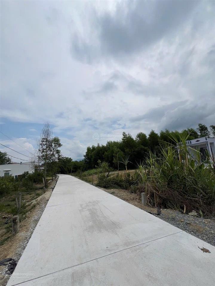 1000 m2 có sẵn 150 m2 thổ  chỉ 690 triệu  gần ngay hương lộ 62