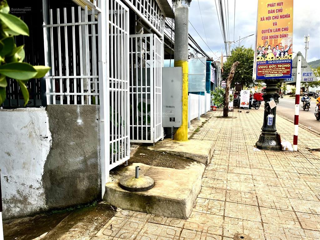 Bán nhà + đất mặt tiền quốc lộ 20, gần ngã 3 phi nôm. cách đà lạt 20km