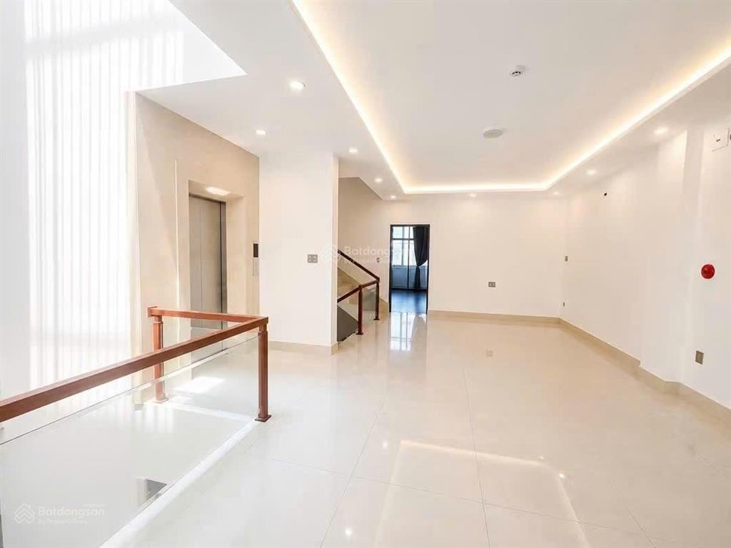 Cho thuê shophouse 4 tầng 6pn đường minh mạng